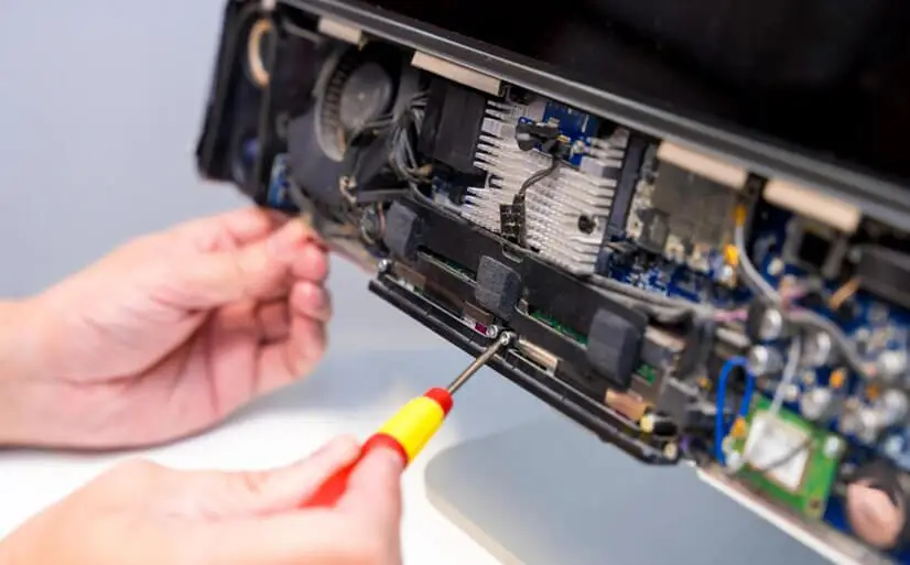 Du betrachtest gerade DGUV V3 in der Praxis: So läuft eine elektrische Sicherheitsprüfung ab