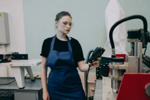 Geräteprüfung durch Externe oder intern – Was ist erlaubt, was ist sinnvoll?